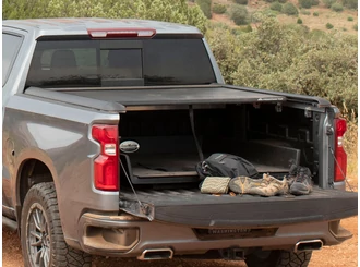 RealTruck Mountain Top EVOm Alu-Rollo manuell - schwarz - Chevrolet Silverado/GMC Sierra 5,5ft 2019-