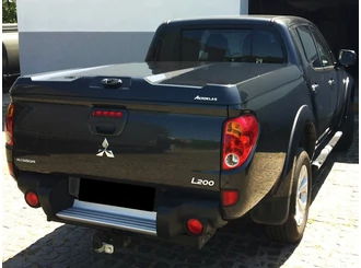 Aeroklas Speed Abdeckung - <span style="color:#FFA500;">grundiert</span> - Mitsubishi D/C 2009-2015 Aeroklas Speed Abdeckung - <span style="color:#FFA500;">grundiert</span> - Mitsubishi D/C 2009-2015