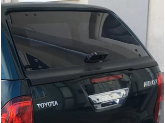 Aeroklas keménytető alkatrész - Hátsó üveg párátlanítóval, sötétített, komplett - központi záras - Toyota 2016-