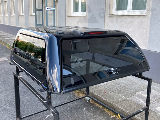 Aeroklas Stylish felépítmény - kipattintható oldalüveg - 2T2T; LC9X mélyfekete - <span style="color:#FFA500;">használt</span> - Volkswagen D/C 2010-2020