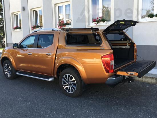 Aeroklas Stylish felépítmény - felnyitható oldalüveg - QM1 fehér - Nissan D/C 2015-