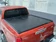 Bild 4/13 - RealTruck Mountain Top EVOm Alu-Rollo manuell - schwarz - Mitsubishi/Fiat D/C 2015-